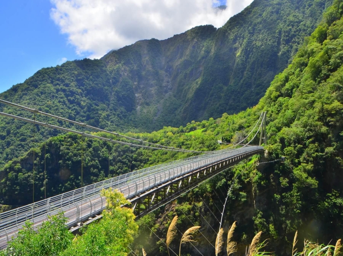 山月吊橋